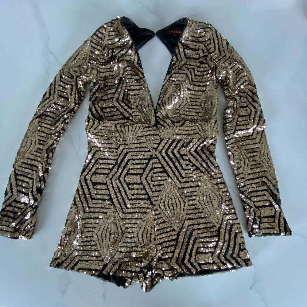 Women sequence jumper size large. New without tags